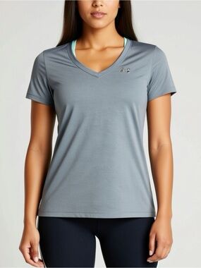 Under Armour Heatgear Tshirt Light Blue Womens Size Medium Loose Fit Athletic To